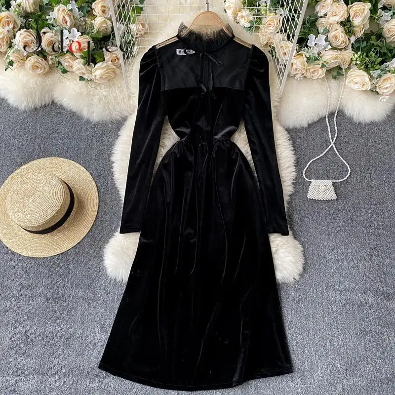Женское бархатное платье с присборенной талией элегантное черное однотонное в
