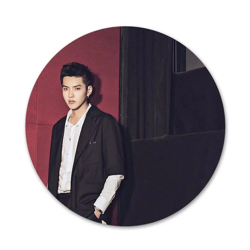 Брошь-значок Kris Wu Yifan Exo Kpop 58 мм для косплея и украшения одежды и рюкзаков.