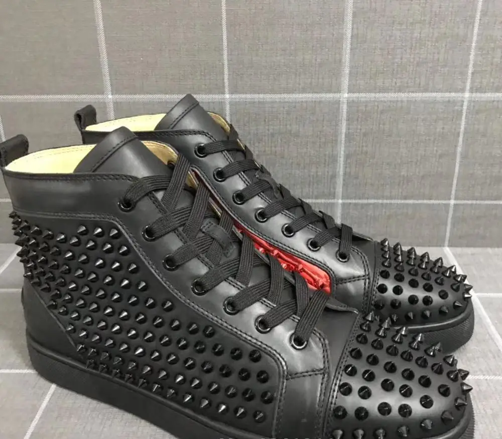 Топ для спорта на открытом воздухе со шнуровкой черные с красной подошвой