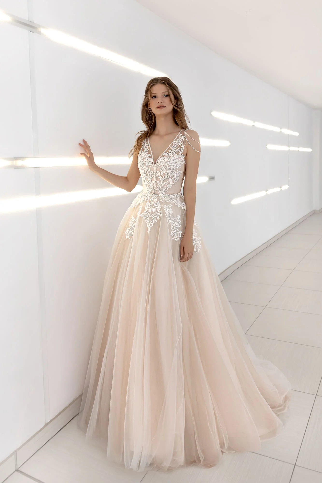 

Gy шампанское пляжное свадебное платье с глубоким v-образным вырезом без рукавов с кружевной аппликацией, с бисером Свадебные платья Boho Винт...