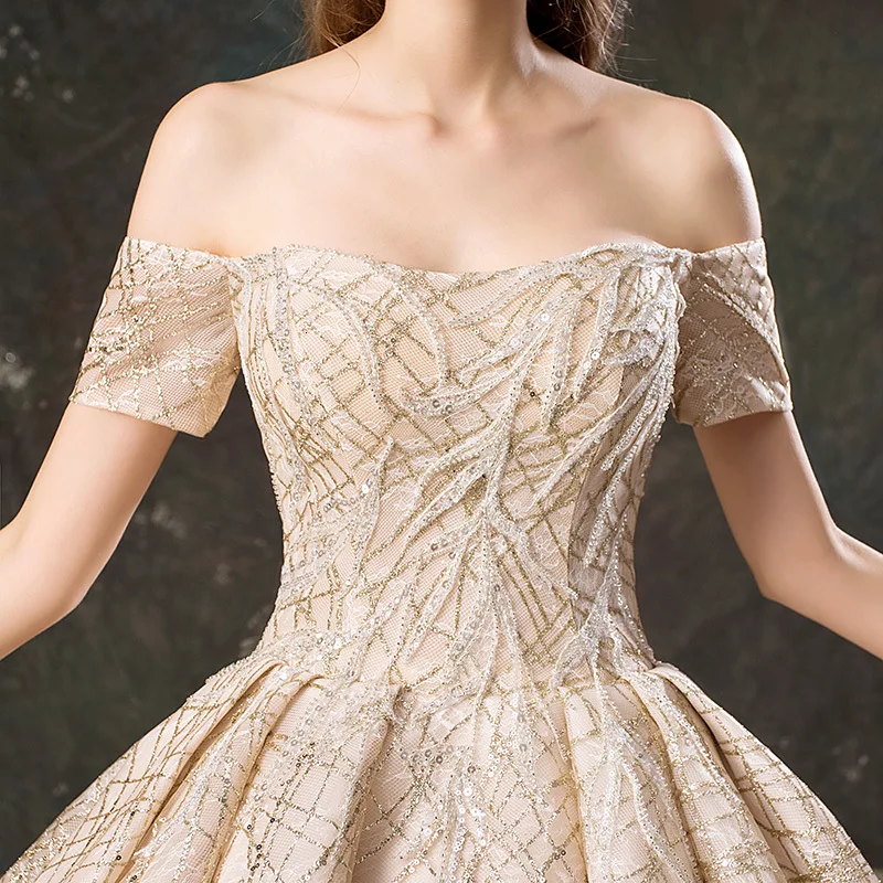 Свадебное платье с длинным шлейфом кружевная лодка воротником роскошное