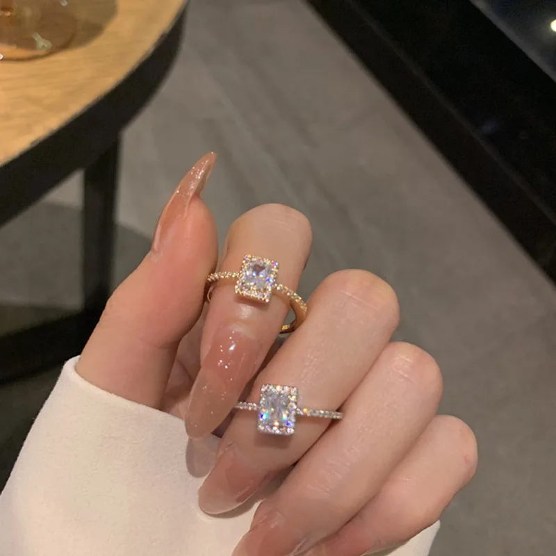 

Exquisite and Shiny Zircon Crystal Open Ring Is Suitable for Elegant Ladies New Year Party Jewelry Gifts