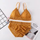 Комплект женского кружевного нижнего белья с бюстгальтером