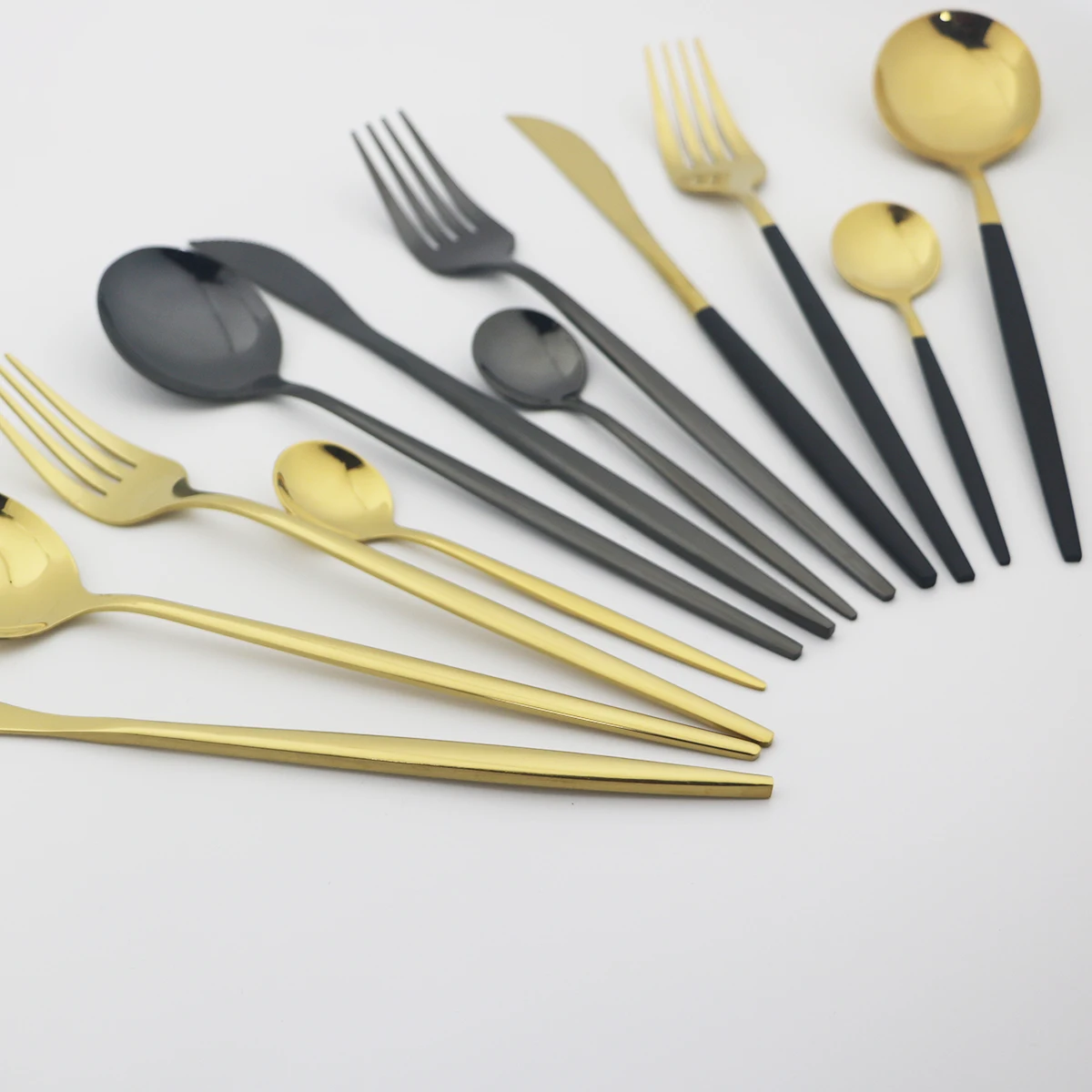 

24Pcs Gold Cutlery Set Knife Fork Coffee Tea Spoons Tableware Set Stainless Steel Dinnerware Set Kitchen Dinner Silverware Set