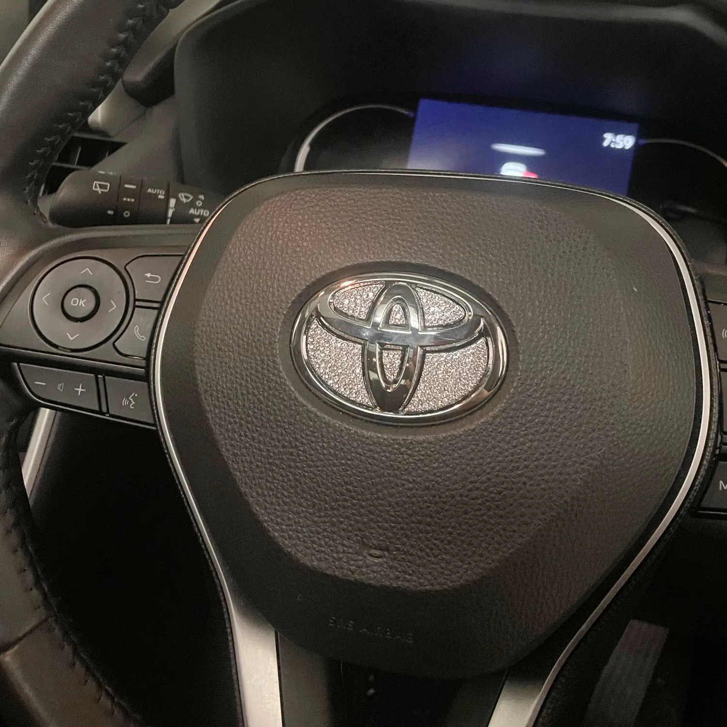 Автомобильная эмблема рулевого колеса Наклейка для Toyota Avensis Prado Corolla CHR Premio Aygo Rav4