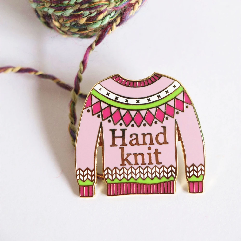

Sale Hand Knit Pink Sweater Hard Enamel Pin Fashion Novelty Scarf Button Pins Cartoon Lapel Brooch Badge Medal Christmas Gift