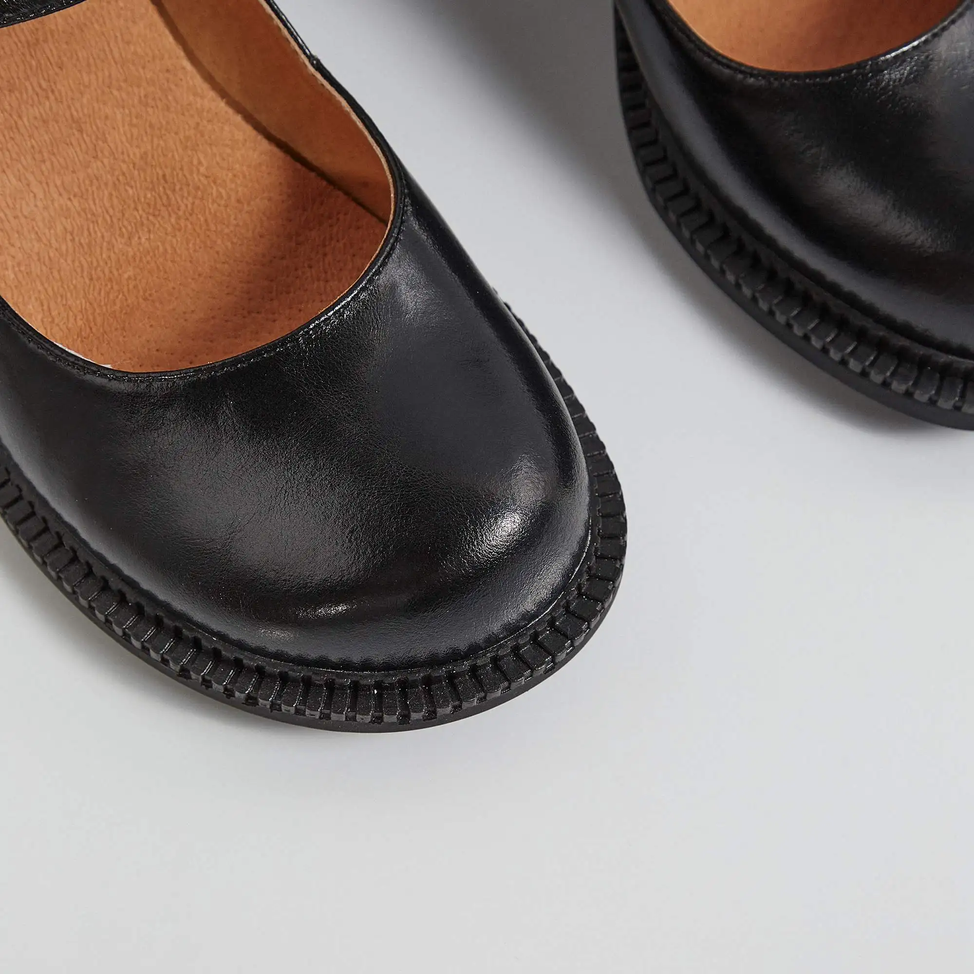 

Lenkisen korean girls real leather button high street fashion round toe thick high heel hook loop gentlewomen fashion pumps L00