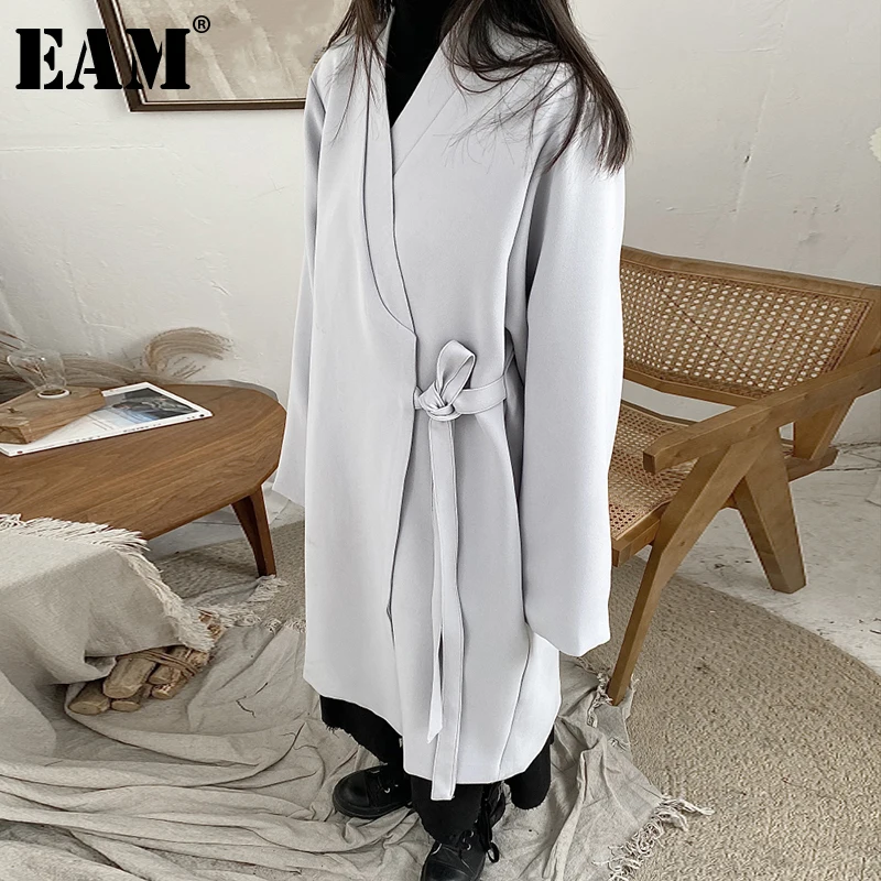 

[EAM] Women Big Size Bandage Gray Trench New V-neck Long Sleeve Loose Fit Windbreaker Fashion Tide Spring Autumn 2022 1DD3496