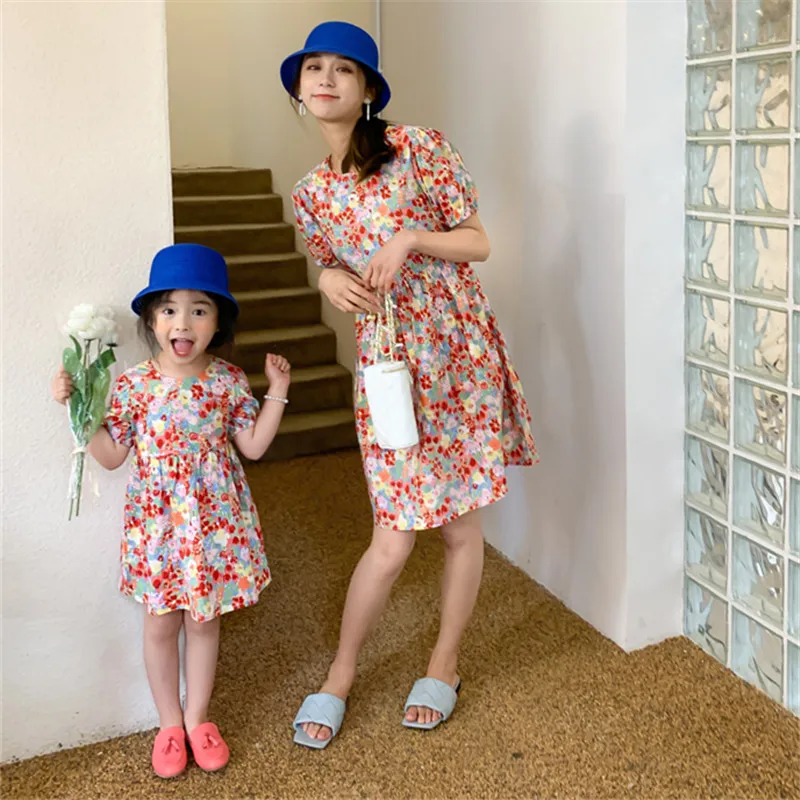 

Летние платья для мамы и дочки, праздничный Семейный комплект, одежда, крутые Платья с цветочным рисунком для мам и девочек