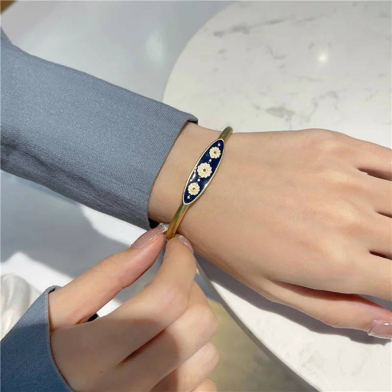 Retro Niche Design Enamel Daisy Flower Charm Bracelet &Bangle For Women Birthday Gift Lady 2021 Fashion Jewelry M6127