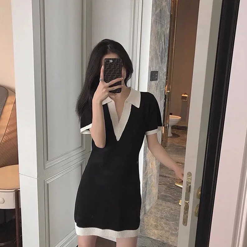 

Summer new Lapel Short Sleeve Black and white color matching slim knit dress big V-neck