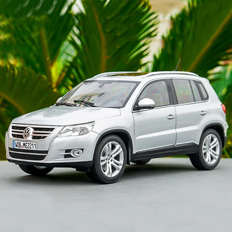 1/18 TIGUAN SUV литая модель металлическая автомобиля игрушки серебристого цвета для