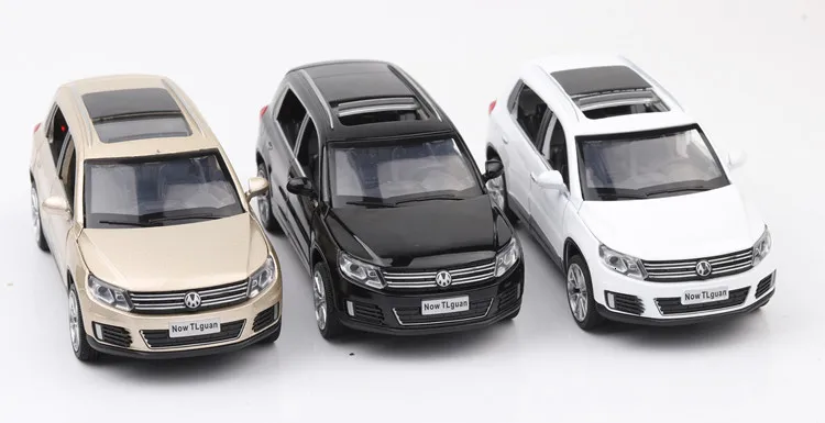 1:32, немецкая модель автомобиля VW Tiguan, литая под давлением, модель автомобиля из Золотого Металла, оттягивающая назад, модель автомобиля с подсветкой, игрушка в подарок для детей