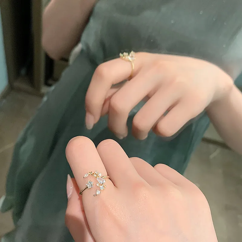 Женское кольцо из меди с цирконием wproduby