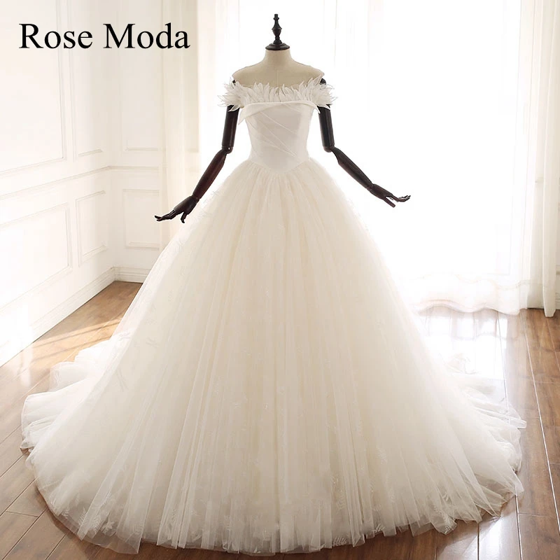 

Розовое роскошное блестящее свадебное платье принцессы с длинным шлейфом и шнуровкой сзади