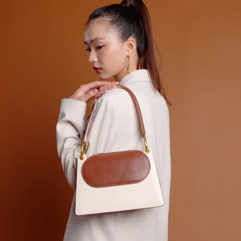 

Genuine Leather Sling Womens Handbag High Quality Traperzoid Bag Mobile Phone Bag Cross Body Messenger Bag Luxury Designer Sling
