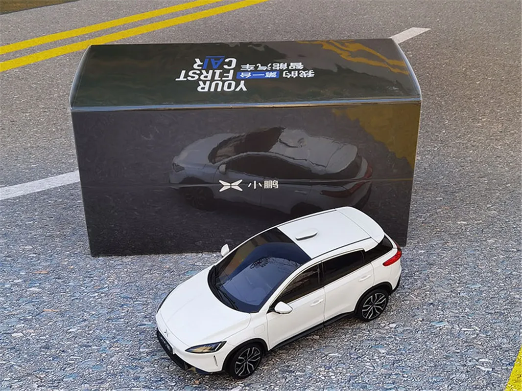 

Модель автомобиля под давлением, синего/белого металла, пластика, резины, 1/18 OEM, почти настоящий AR для Xiao Peng G3