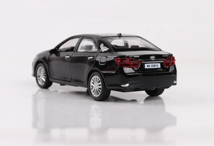 1/32 Toyota Camry, металлическая модель автомобиля, литая под давлением модель автомобиля, Игрушечная модель автомобиля со звуком, светильник, игрушки для детей