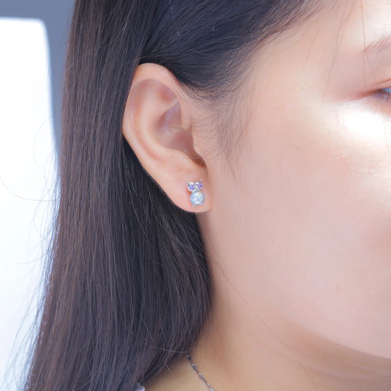 Женские серьги-гвоздики с белым и голубым огненным опалом 10 мм | Украшения