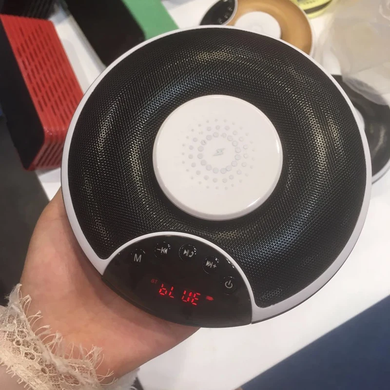 Хит продаж креативный умный динамик с Bluetooth беспроводное зарядное устройство