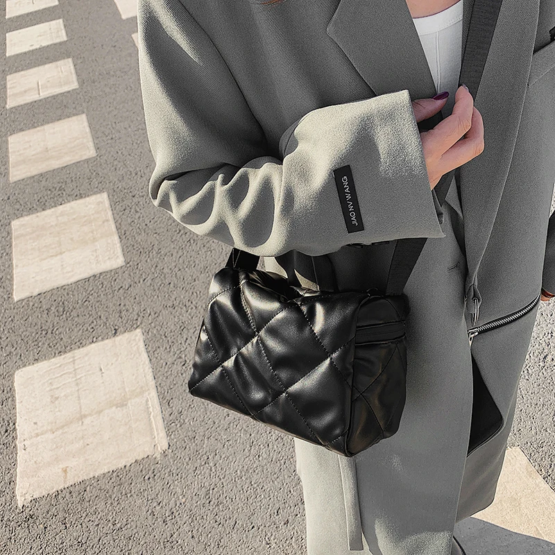 

Роскошные сумки из мягкой кожи для женщин, новая простая вместительная дамская сумочка на плечо, черный кошелек для телефона, женская сумка ...