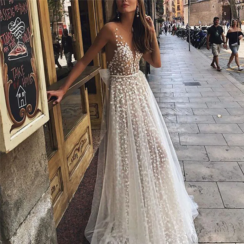 Летнее женское платье на бретельках свадебное v-образный вырез элегантное