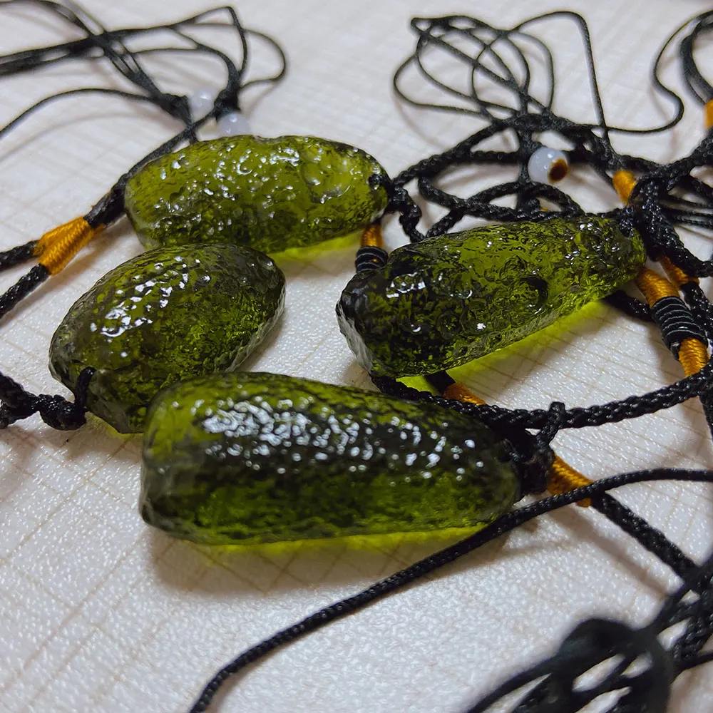 

Natural Moldavite Necklace Green Aerolites Crystal Stone Pendant Energy Apotropaic Adjustable Free Rope Unique Fashion Necklace