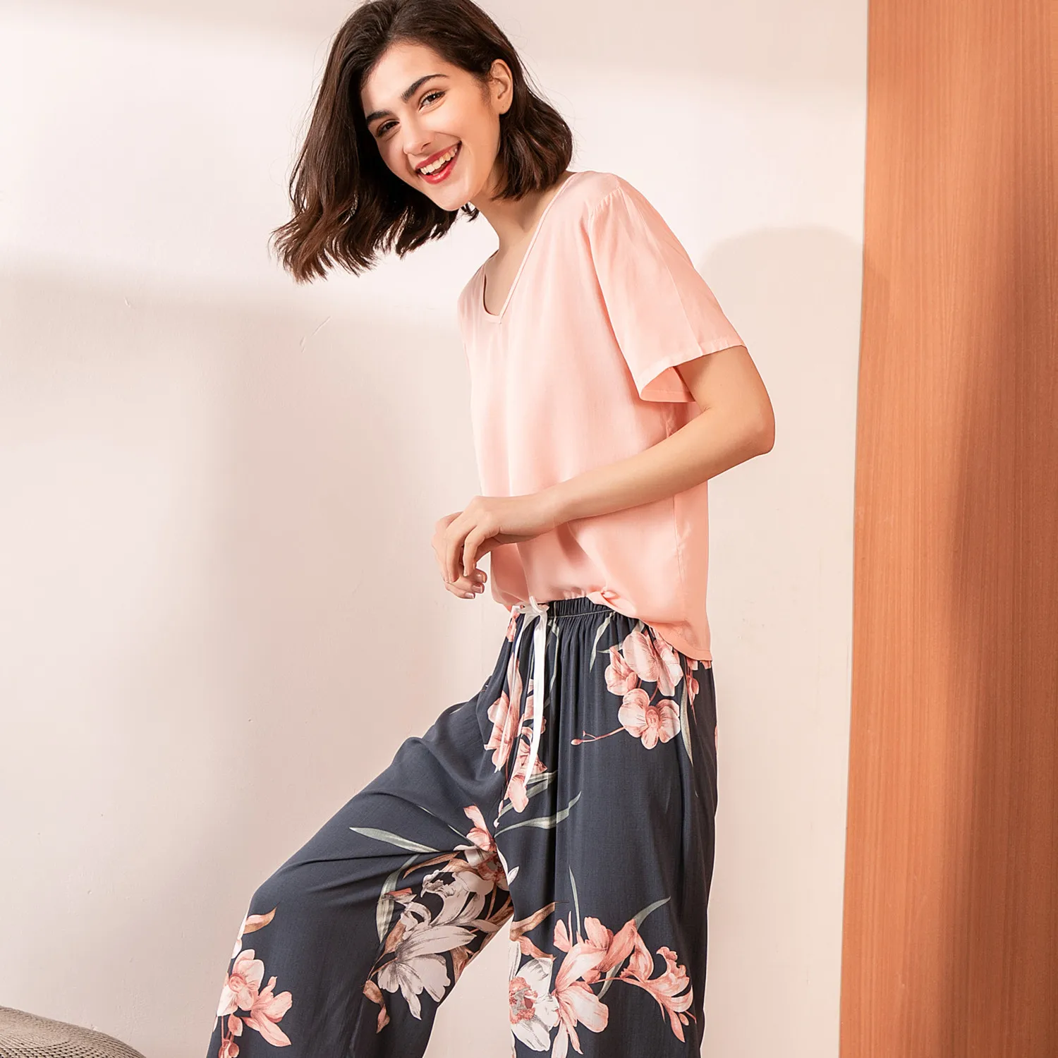 

Set Women Comfortable Cotton Viscose Contrasting Color Pajamas Short Sleeve Tops with Long Trousers Ladies Pj Set