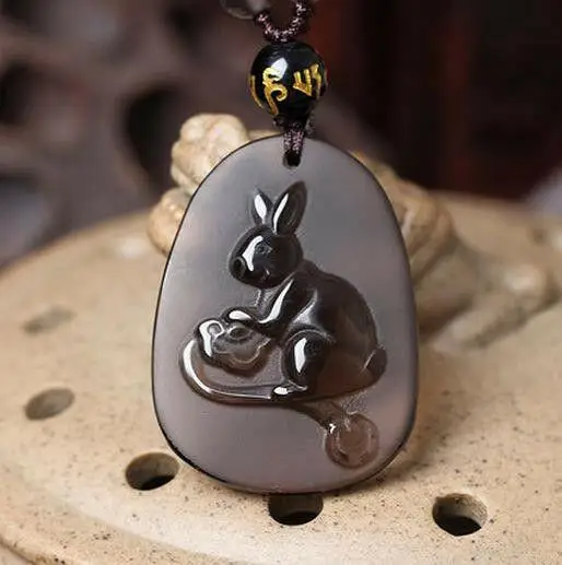 Из натурального прозрачного камня вида Подвеска из вулканического стекла Кролик
