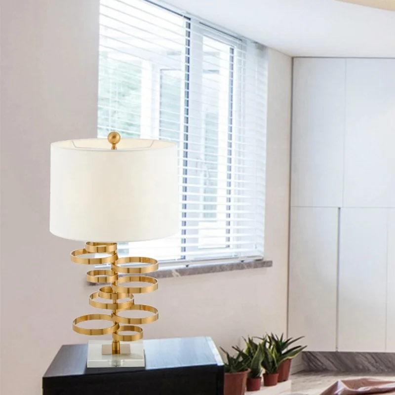 Золотая выдолбленная база современная лампа для спальни гостиной рядом с
