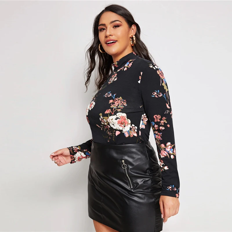 SHEIN размера плюс черный высокая горловина Цветочный принт футболка Для женщин осень Офисные женские туфли топы, с длинным рукавом, облегающая, эластичные элегантные футболки