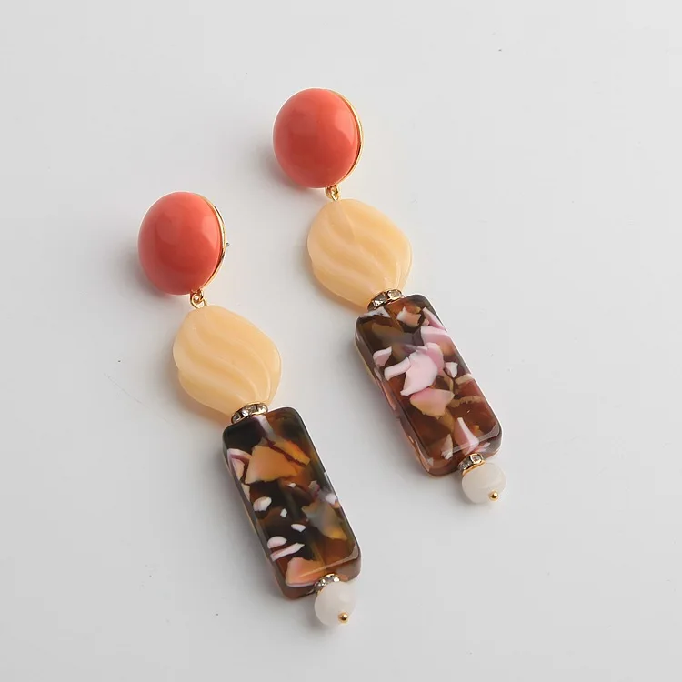 

European and American fashion luxury large resin color earnail two colors earrings