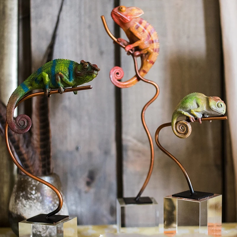 Скульптура Хамелеон для скалолазания на металлическом столбе альтернатива