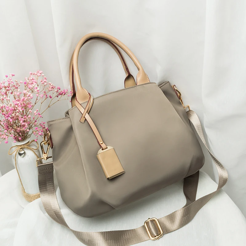 

Large Capacity Multi-compartment Single Shoulder Messenger Bag Fashionable Simple Waterproof Nylon Cloth Bucket Female Bags Luis