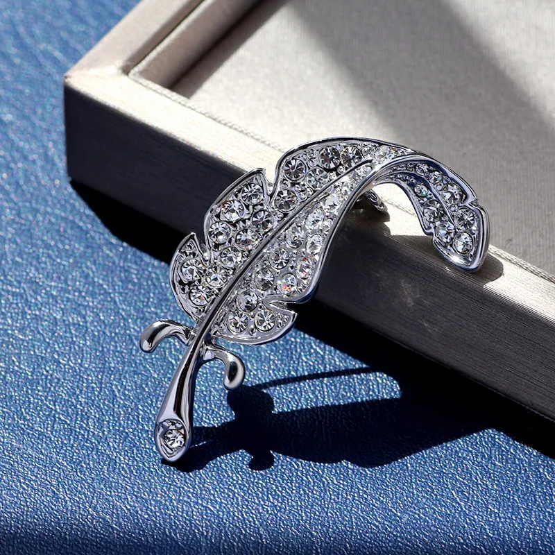 Брошь в виде листьев Стразы для мужчин и женщин креативная булавка форме пера