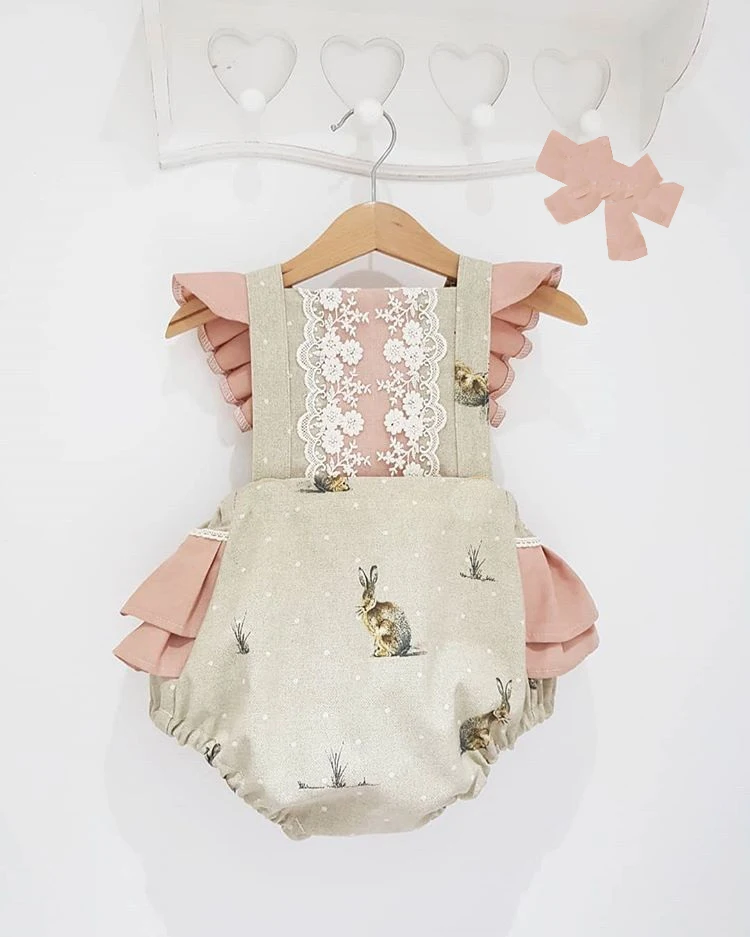 

Baby Girl’s Ruffles Fly Sleeve Jumpsuits Cute Rabbit Printing Bow Bandage Romper and Headband