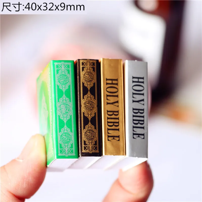 Миниатюрная книга со священной Библией на английском языке в масштабе 1/6