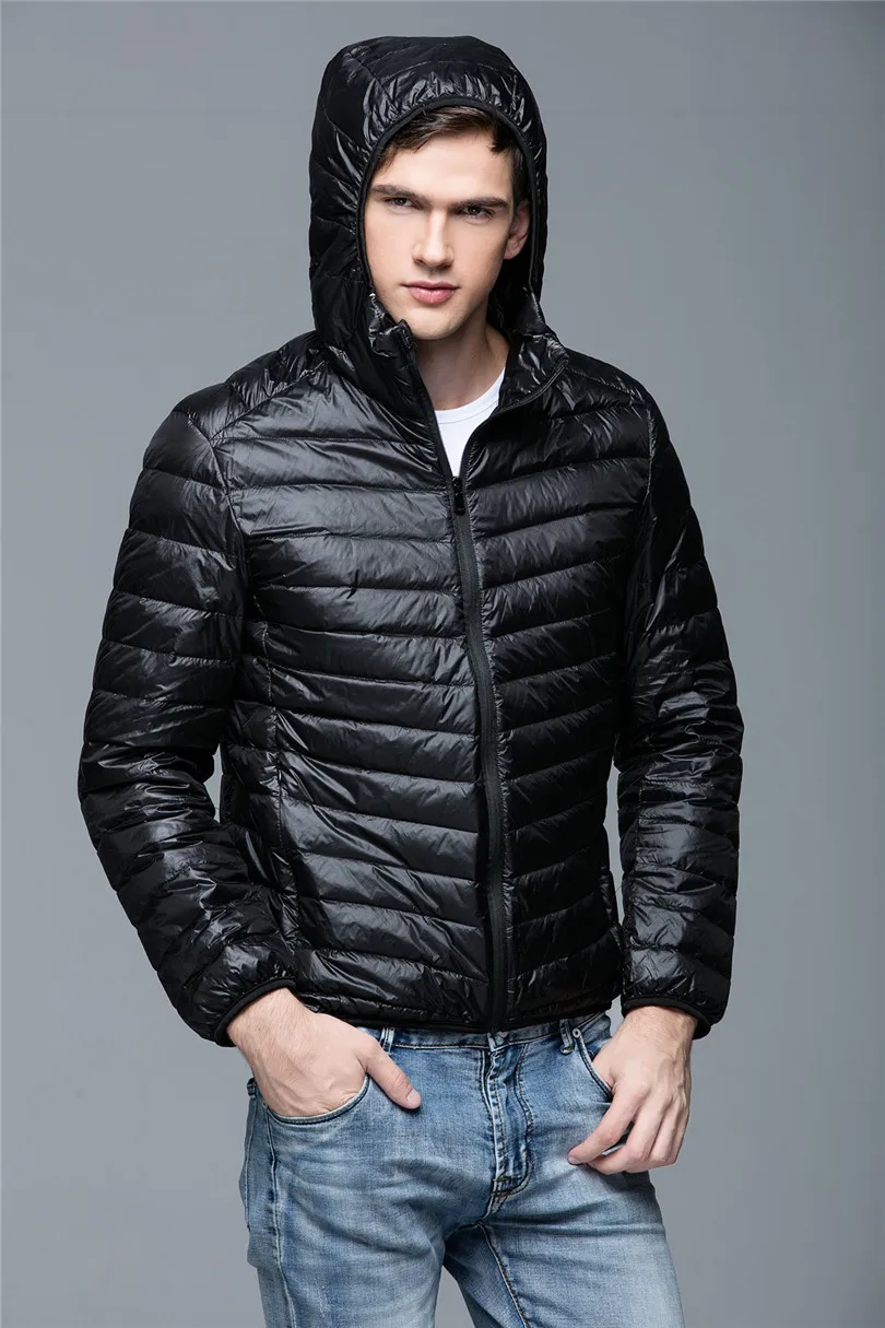 Мужской пуховик с капюшоном теплый чистого цвета перьями тонкая куртка