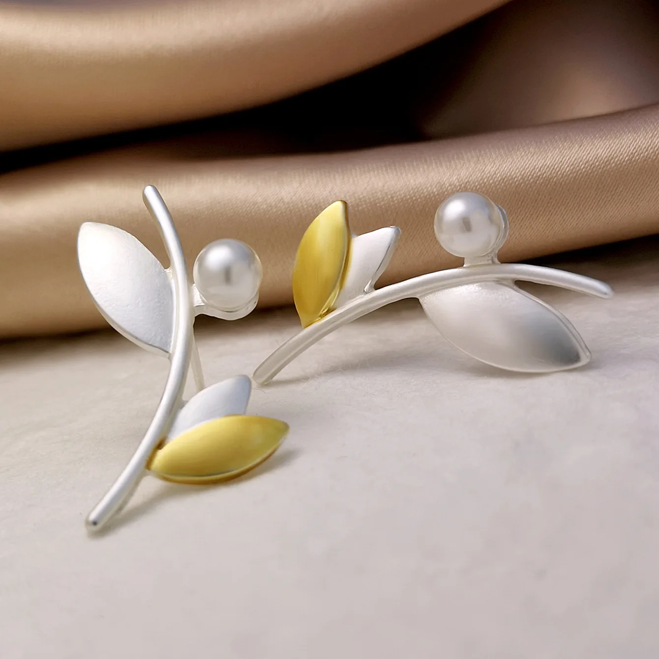 New fashion matte branches leaves and pearl earrings two-tone gold and silver light luxury earrings