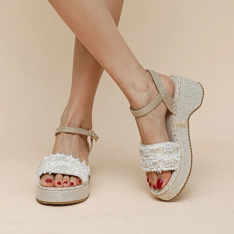 

Сандалии женские на толстой подошве, простые элегантные Босоножки на каблуке, с небольшим жемчужным Кружевом, однослойная пряжка, уличный с...