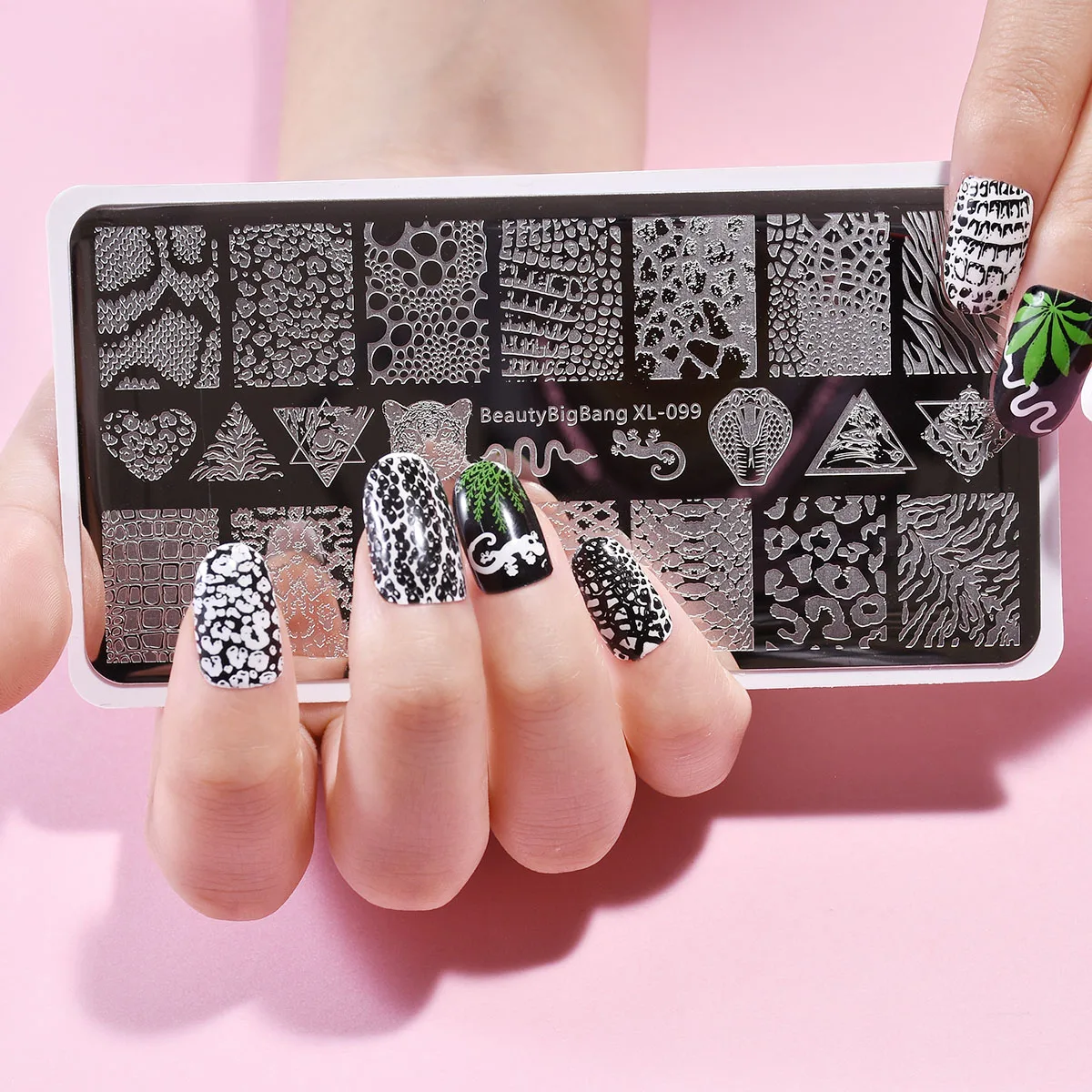 

Beauty Bigbang Ancient Style Nail Stamping Plates New Animals Bear Character Design Fairy Tales Nail Art Stamps Template XL-001
