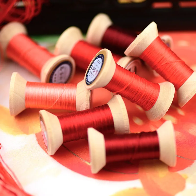 Вышитая вручную нить шелковая обернутая для вышивки шпула с ручной вышивкой