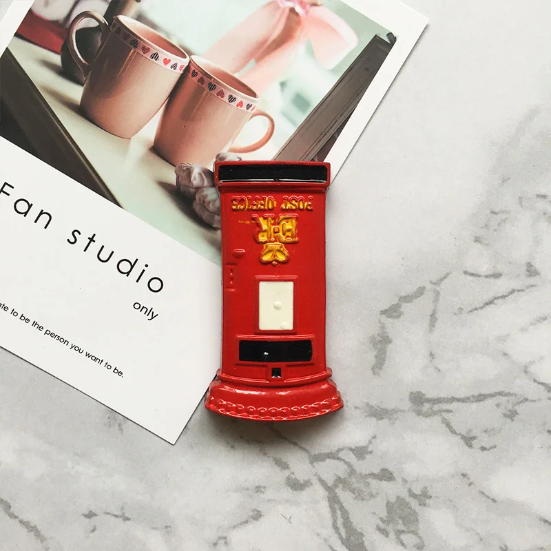 Металлический холодильник |