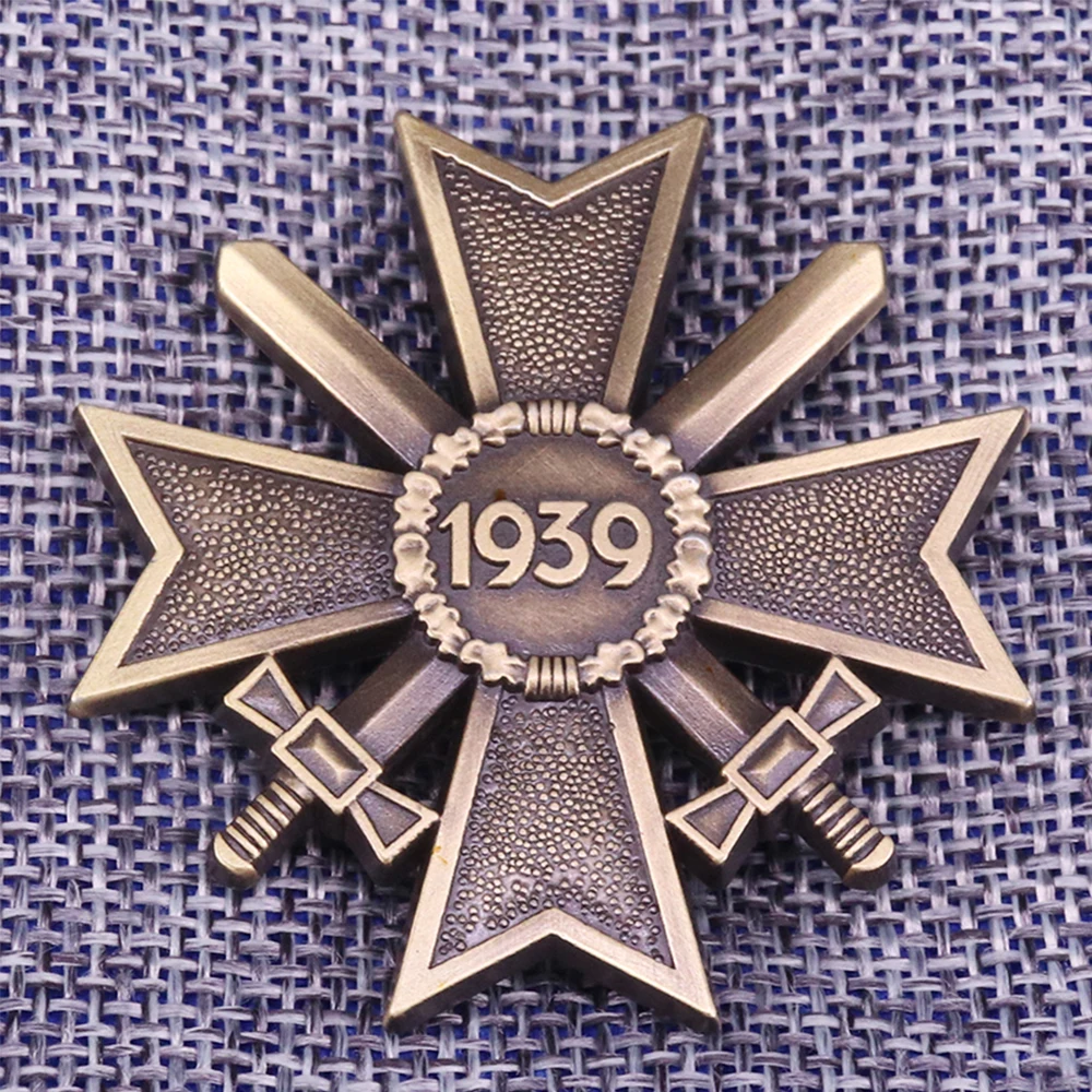WWII WW2 GERMAN MERIT CROSS FIRST CLASS INSIGNIA SWORDS BADGE PIN |