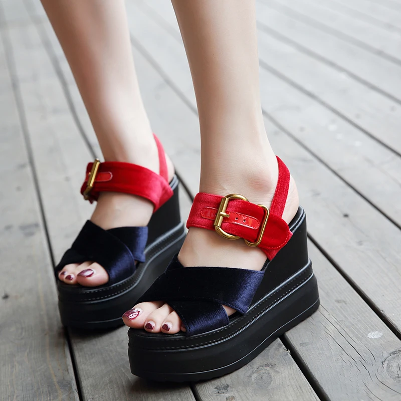 Новинка 2020 года женские белые босоножки на танкетке и высоком каблуке 11 см