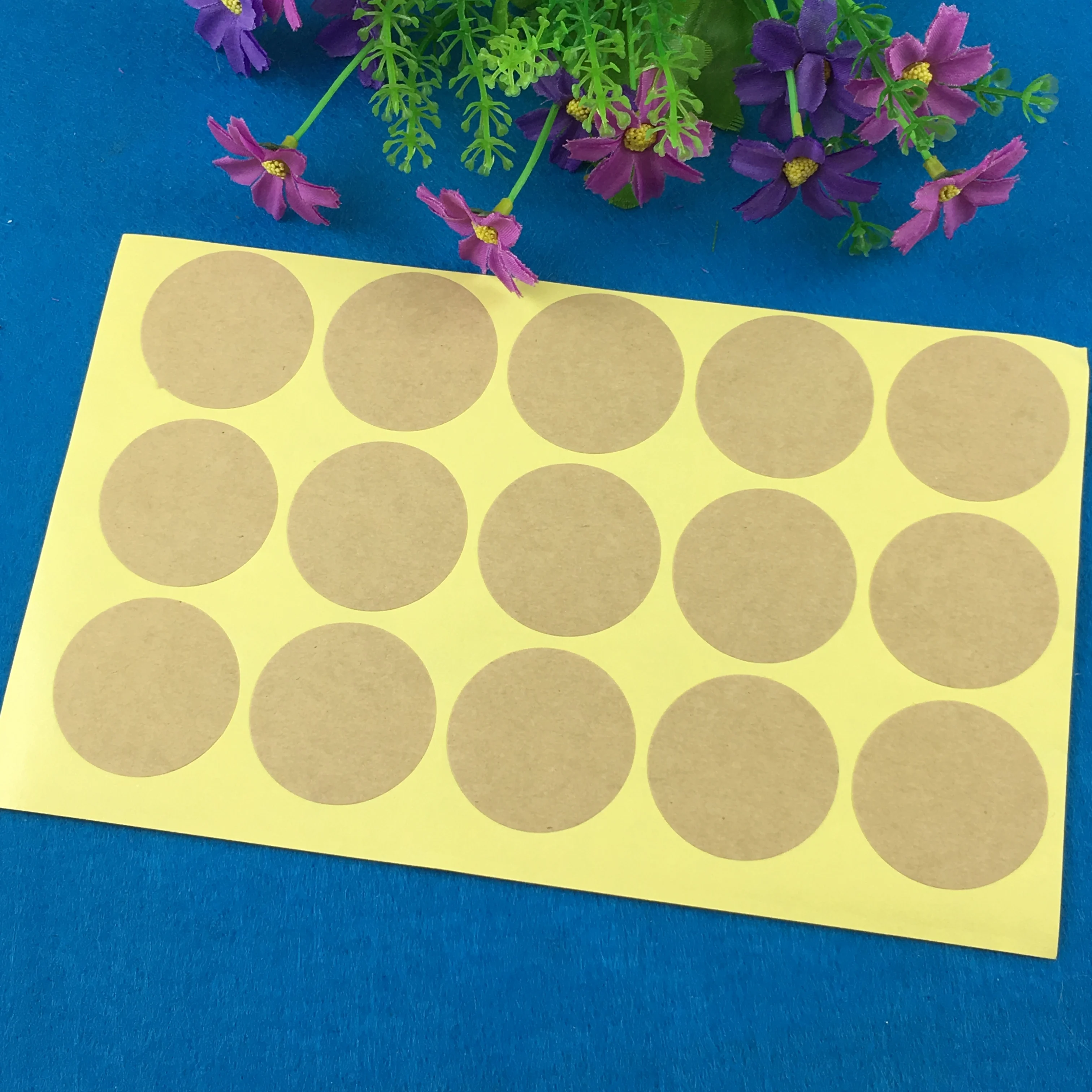 

2000Pcs Blank Kraft Paper Diy Creative Sticker Labels 3cm and 4cm Round Shape Party Home Bakery Decoration Self adhesive sticker