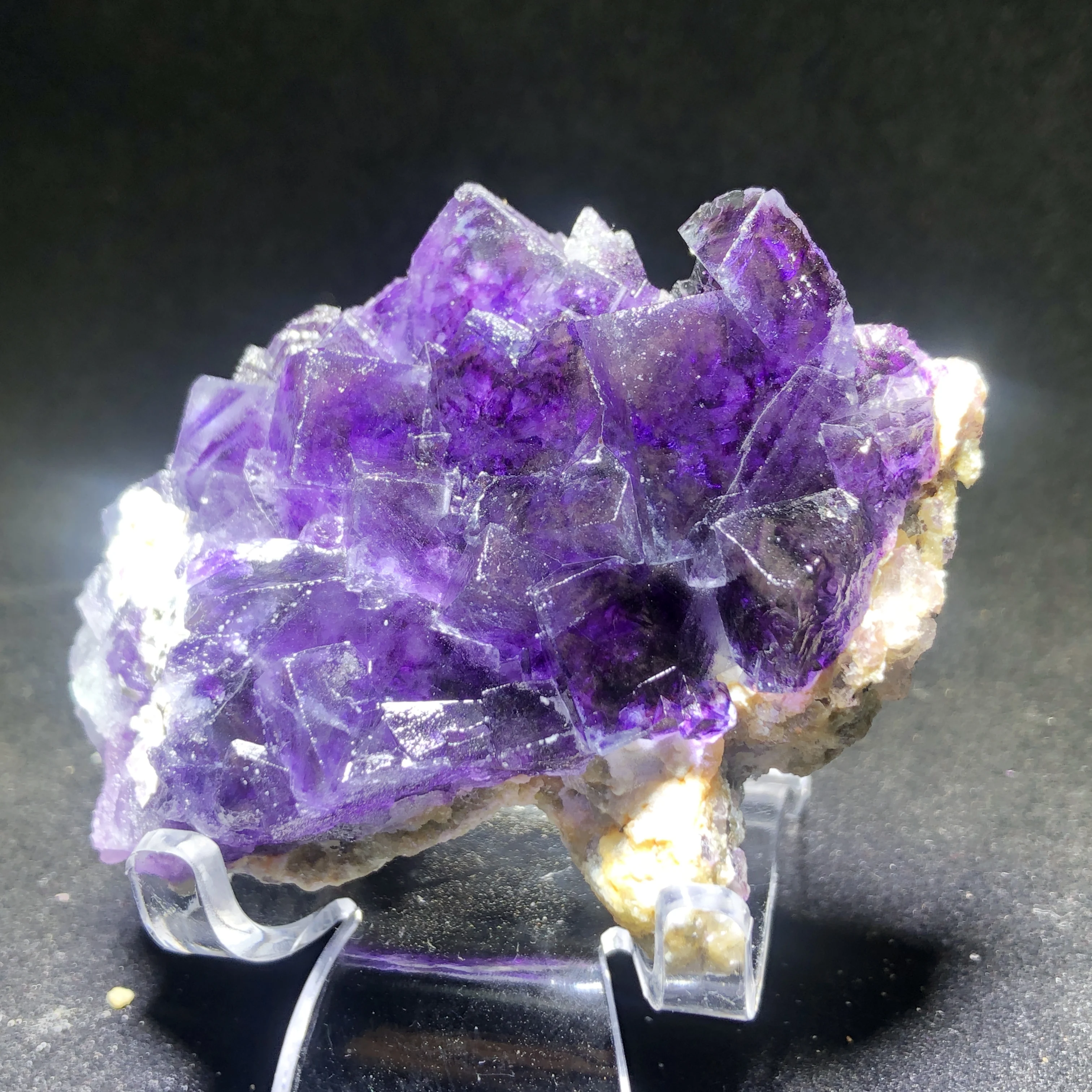

102.5gNatural dark purple fluorite, crystal mineral specimen