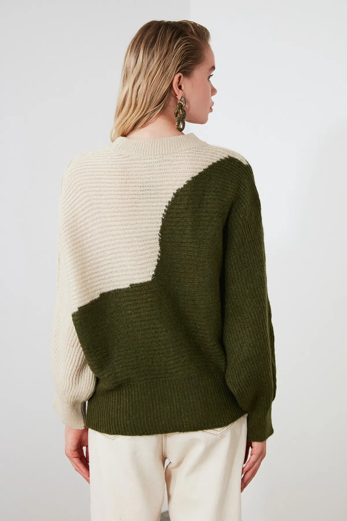 

Trendyol With Color Block Knitwear Sweater TWOAW21KZ0321