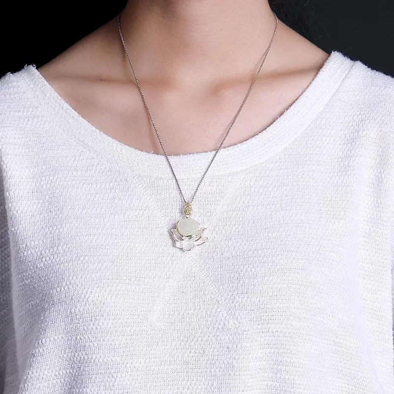 

SNew silver natural inlaid Hetian white Chalcedony lotus women's temperament noble light luxury sense necklace