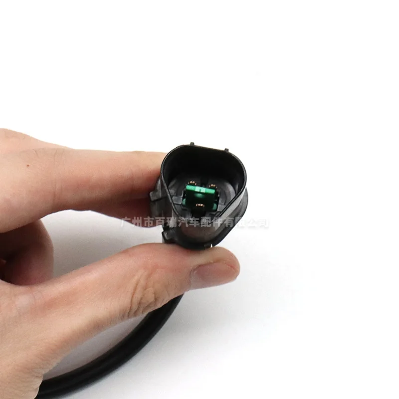 

1 Pcs Fit For Crankshaft camshaft position sensor md303088 is applicable to Mitsubishi delika racing